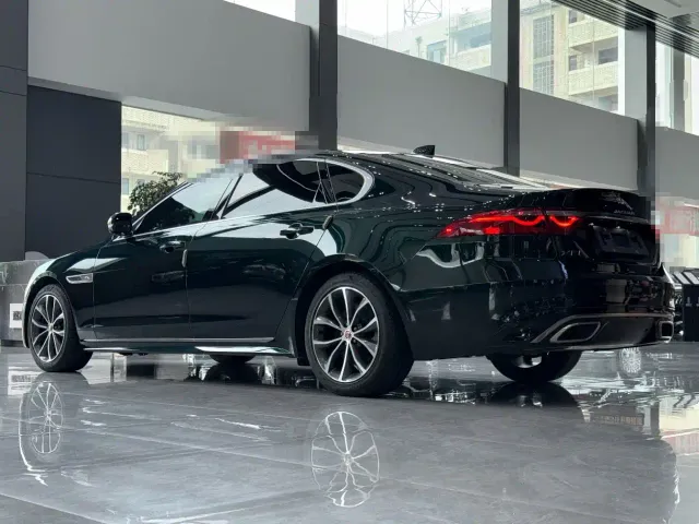 Jaguar XFL — Фото автомобиля 9