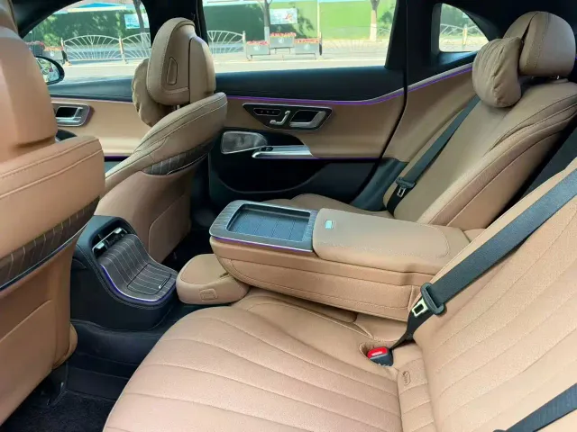 Mercedes-Benz E-Class — Фото автомобиля 2