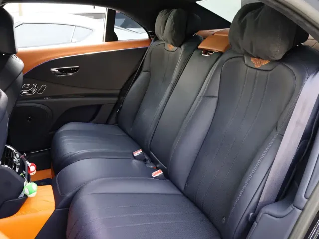 Bentley Flying Spur — Фото автомобиля 19