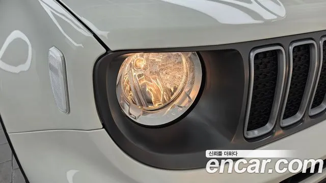 Jeep Renegade — Фото автомобиля 22