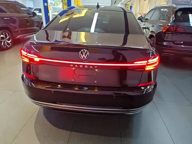 Volkswagen Passat — Фото автомобиля 5