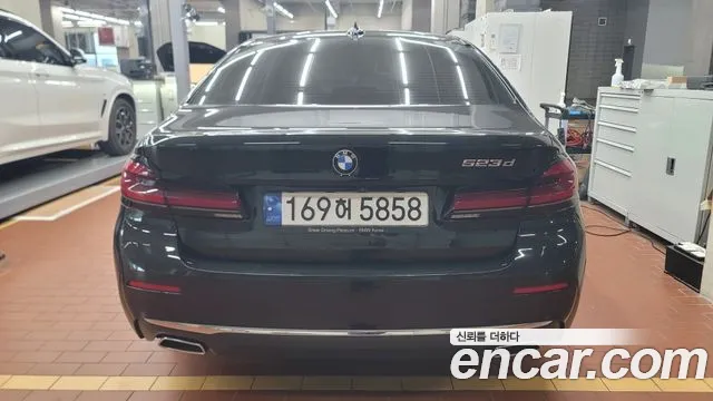 BMW 5-Series 5 серия (G30) 523d Luxury — Фото автомобиля 2