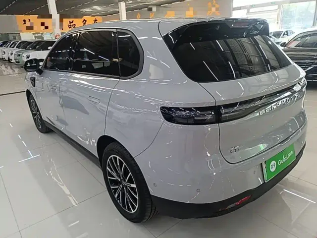 Leapmotor B10 — Фото автомобиля 4