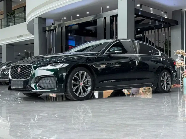 Фотография автомобиля — Jaguar XFL