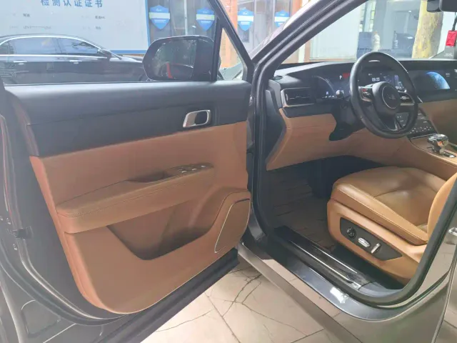 Li Auto ONE — Фото автомобиля 4