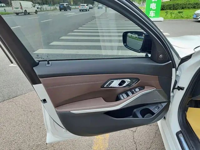 BMW 3 Series — Фото автомобиля 6