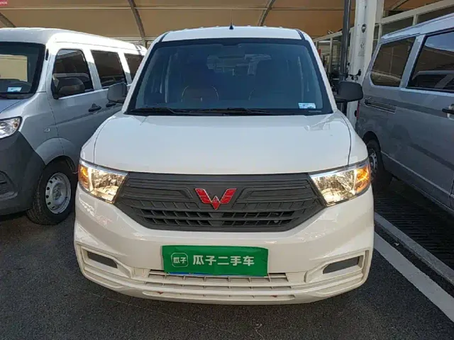 Wuling Hongguang V — Фото автомобиля 2