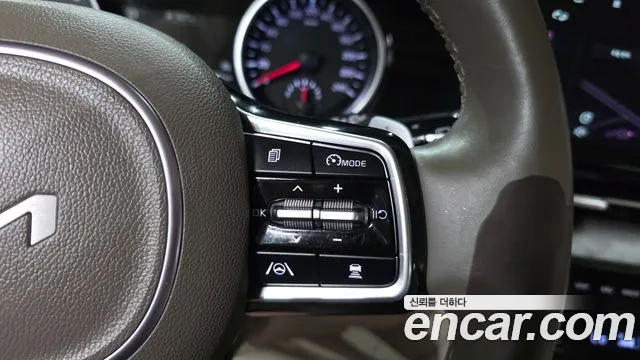 Kia Carnival Generation 4 — Фото автомобиля 16