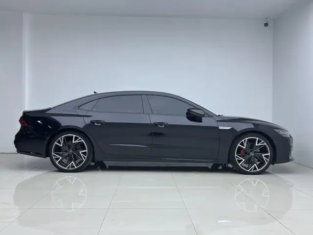 Audi A7L — Фото автомобиля 8