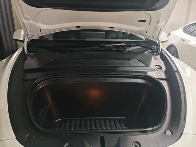 Tesla Model Y — Фото автомобиля 19