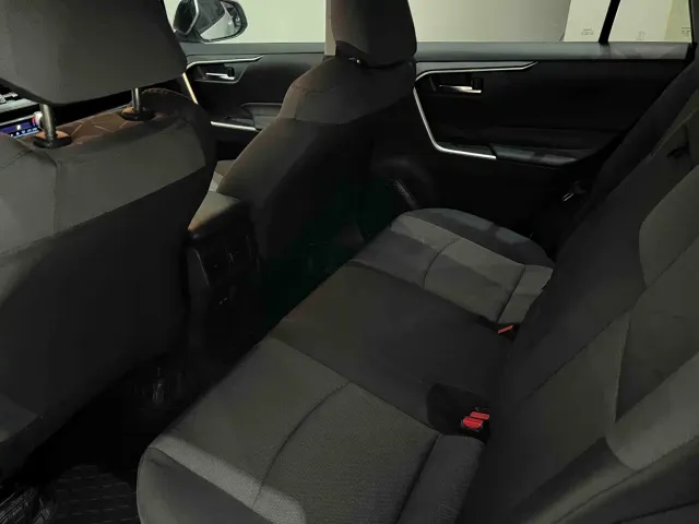 Toyota RAV4 — Фото автомобиля 8