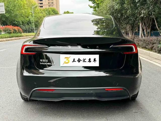 Tesla Model 3 — Фото автомобиля 9