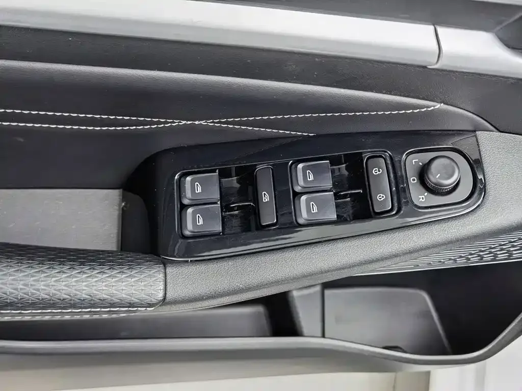Geely Emgrand 2022 4th Generation 1.5L CVT Premium — Фото автомобиля 9