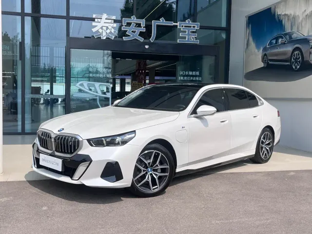 BMW i5 — Фото автомобиля 2