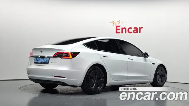 Tesla Model 3 — Фото автомобиля 2