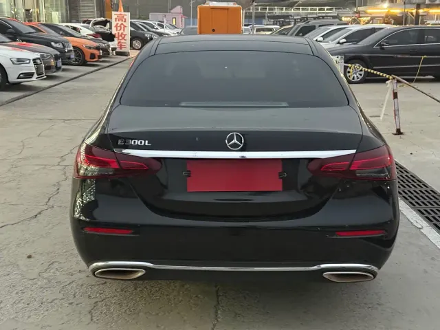 Mercedes-Benz E-Class — Фото автомобиля 8
