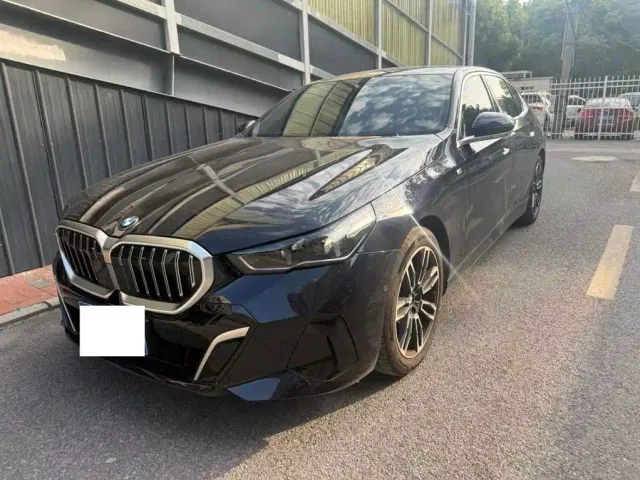 BMW 5 Series — Фото автомобиля 2
