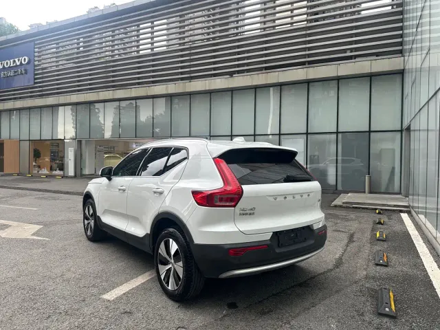 Volvo XC40 — Фото автомобиля 6