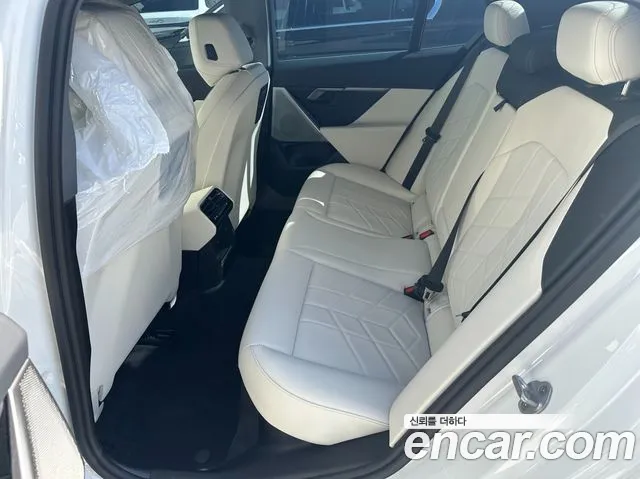 BMW 5 Series G60 — Фото автомобиля 4
