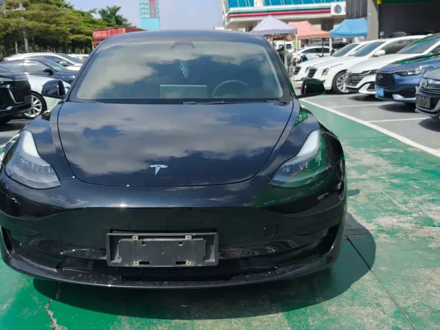 Tesla Model 3 — Фото автомобиля 2