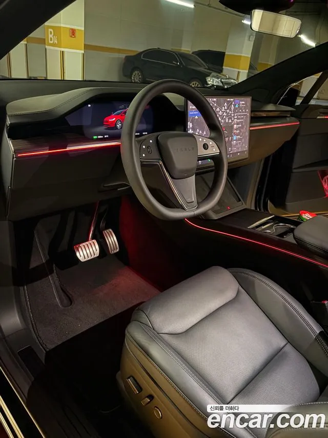 Tesla Model X — Фото автомобиля 7