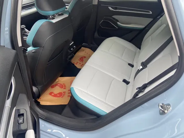 Geely Emgrand — Фото автомобиля 12