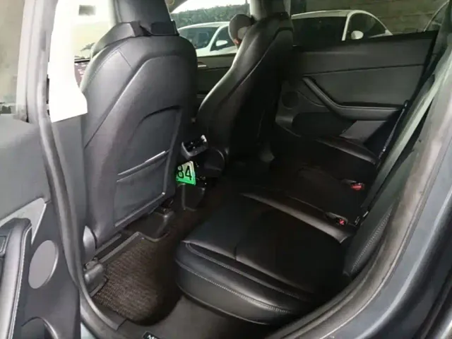 Tesla Model Y — Фото автомобиля 12