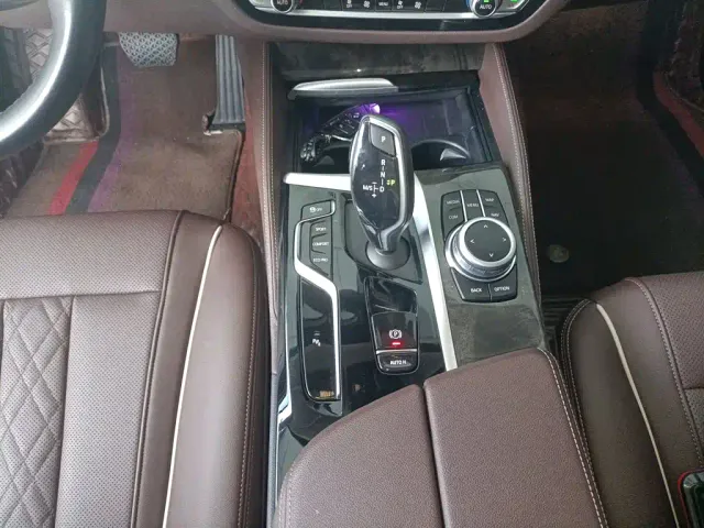 BMW 5 Series — Фото автомобиля 9