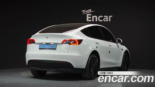 Tesla Model Y — Фото автомобиля 2