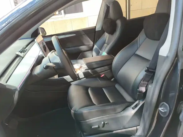 Tesla Model Y — Фото автомобиля 14