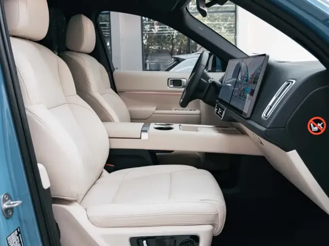 Li Auto L8 — Фото автомобиля 11