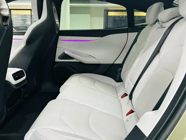 Xiaomi SU7 — Фото автомобиля 7