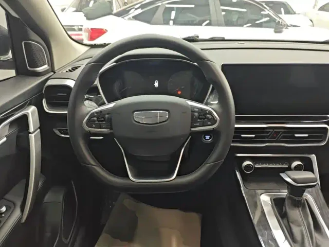 Geely Binyue — Фото автомобиля 10