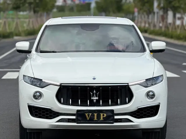 Maserati Levante — Фото автомобиля 2