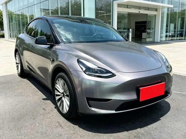 Tesla Model Y — Фото автомобиля 3