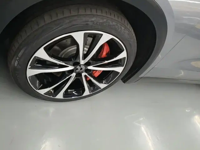 Nio ES8 — Фото автомобиля 22