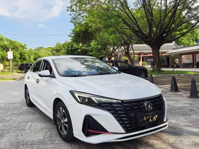 Changan Eado — Фото автомобиля 3