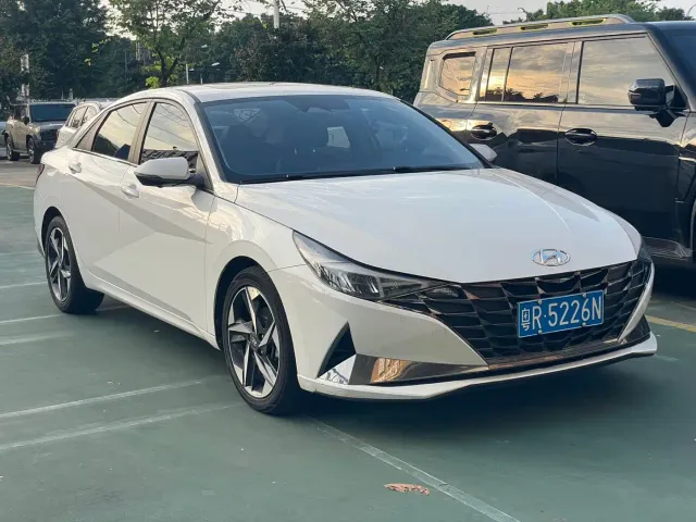 Hyundai Elantra — Фото автомобиля 3