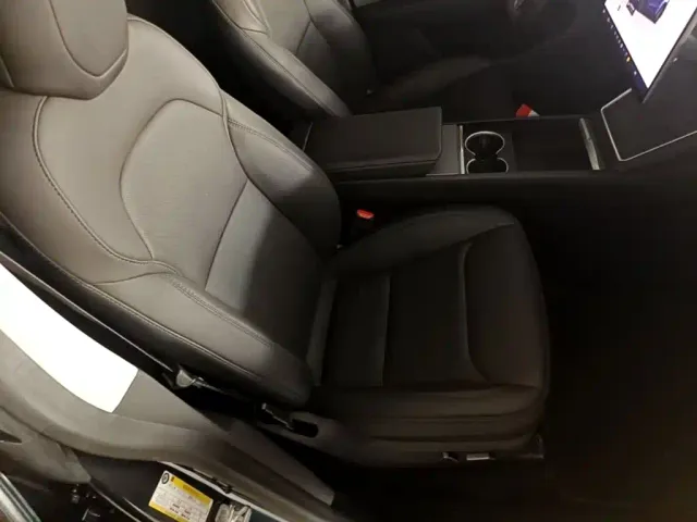 Tesla Model Y — Фото автомобиля 24