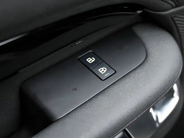 Land Rover Discovery — Фото автомобиля 24