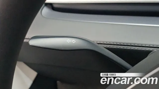Tesla Model Y — Фото автомобиля 12