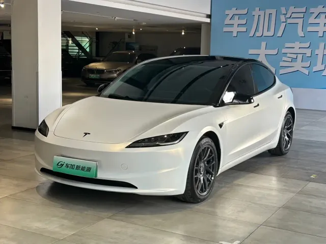 Фотография автомобиля — Tesla Model 3