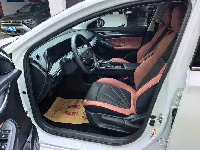 Changan Eado — Фото автомобиля 4