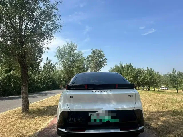 Lynk & Co Z20 — Фото автомобиля 8
