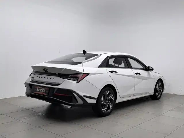 Hyundai Elantra — Фото автомобиля 2