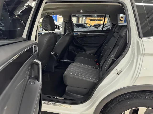 Volkswagen Tiguan L — Фото автомобиля 6