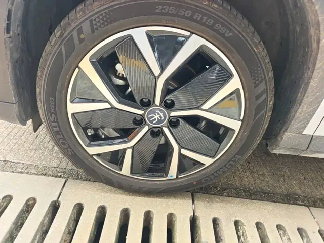 BYD Song L DM-i 2024 160km Excellence — Фото автомобиля 22