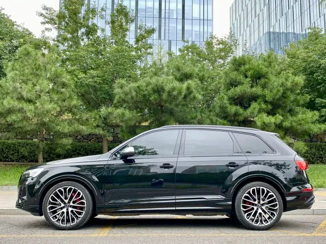 Audi SQ7 — Фото автомобиля 5