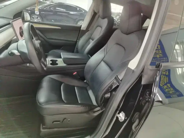 Tesla Model Y — Фото автомобиля 14