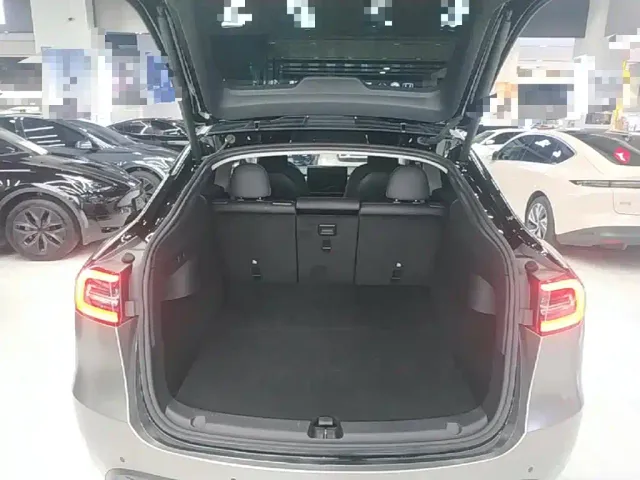 Tesla Model Y — Фото автомобиля 18